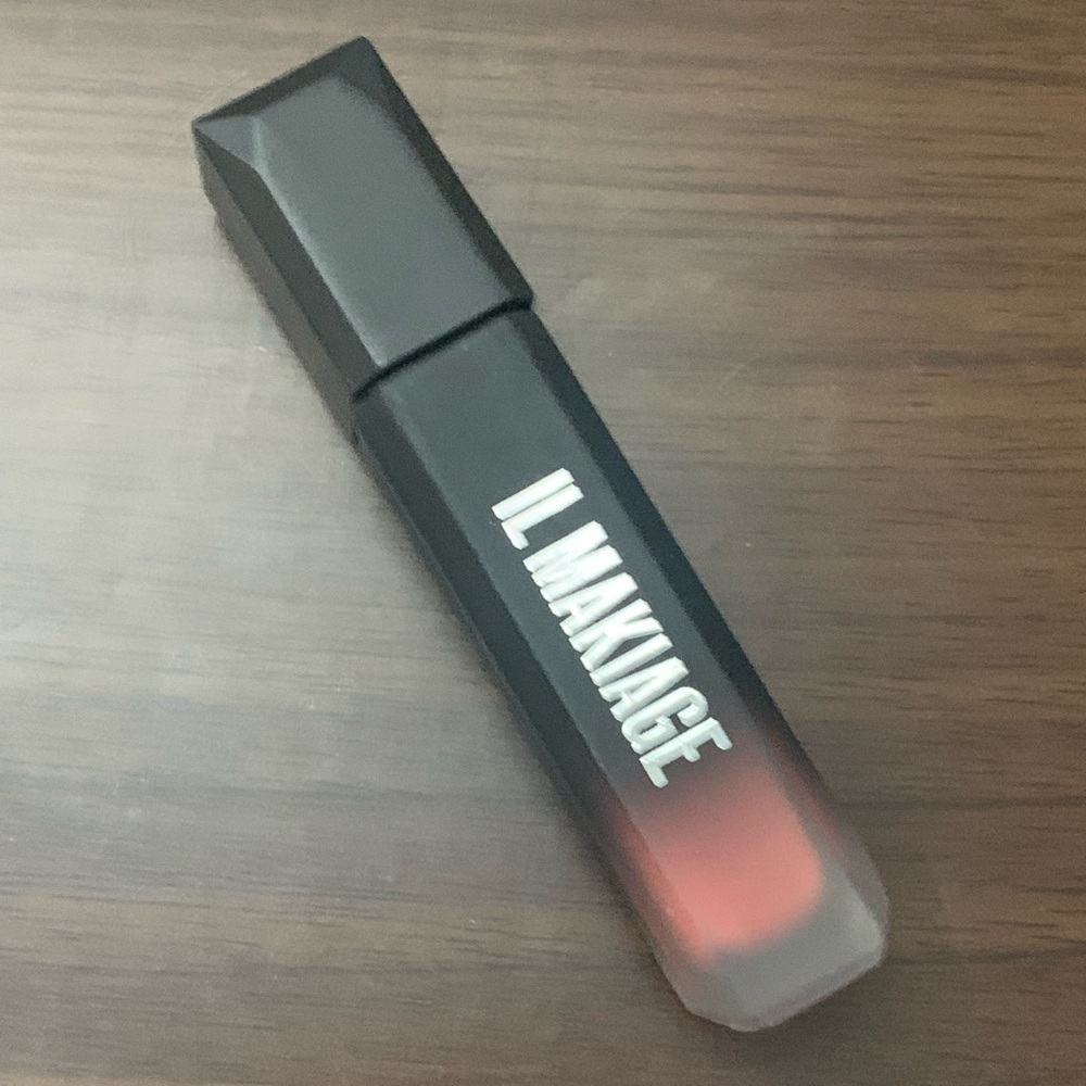 Il Makiage Infinity Long Wear Matte Lip Cream | Shade Fiesta | Lightly Swatched